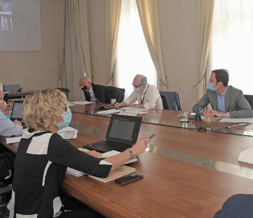 Massimiliano Fedriga, governatore del Friuli Venezia Giulia e Barbara Zilli, assessore alle Finanze, in seduta giuntale